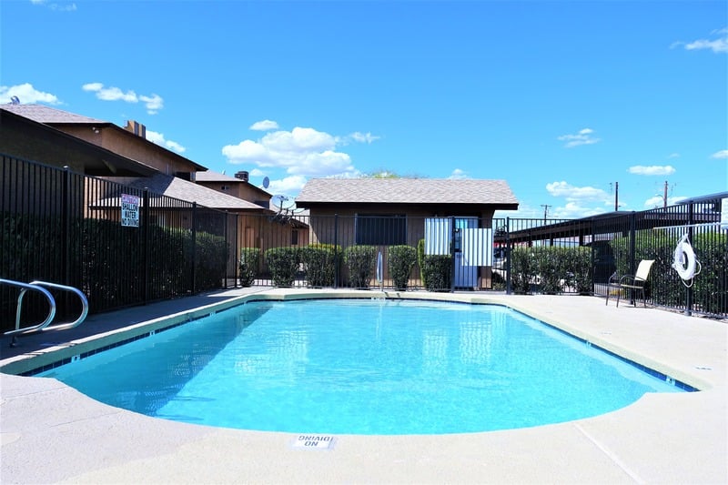 Pool and poolside area at Aire Libre Apartment Homes.